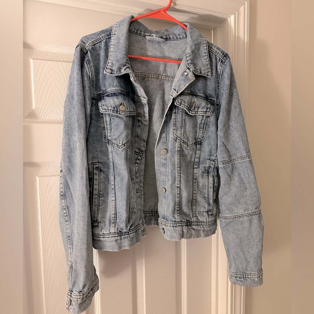 Free People XL Rumors Denim Jacket in Light Indigo, great condition.